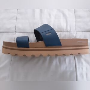 Reef Navy Cushion Vista Hi Sandals